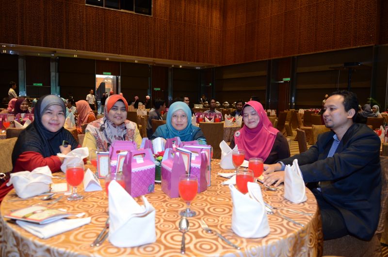 Hi tea alumni  14  048